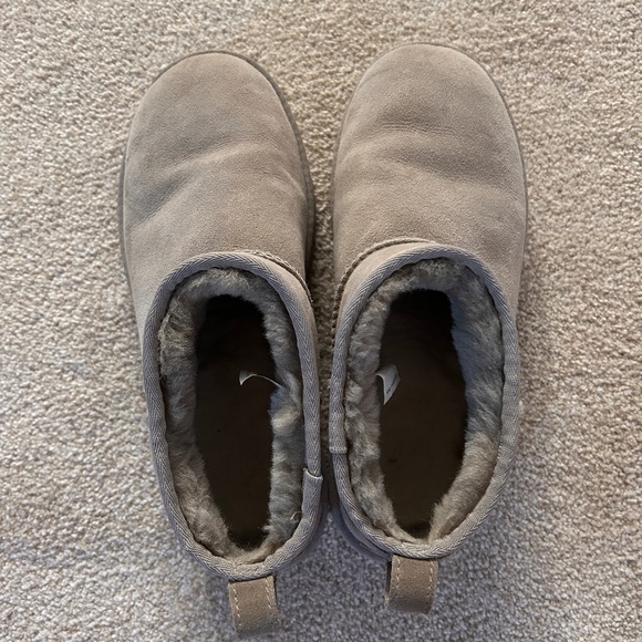 UGG Classic Ultra Mini - Picture 3 of 8